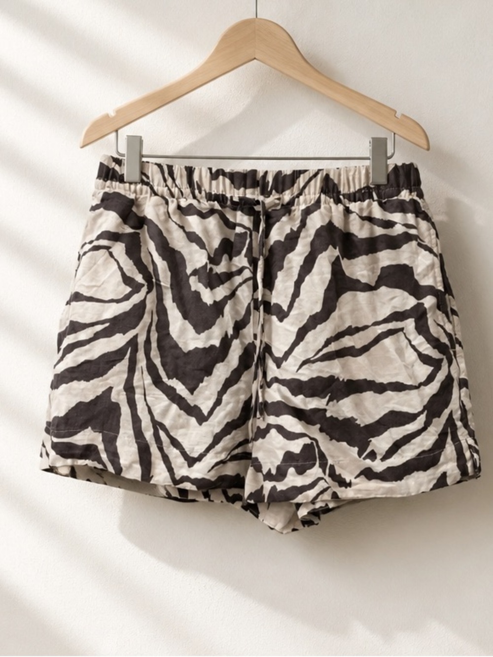 H&M Zebra Animal Print Linen Shorts High Rise Size Women’s Small Medium